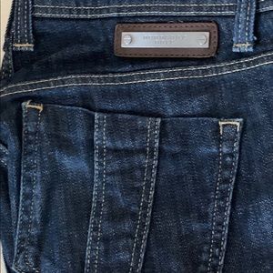 Burberry Kensington Skinny leg 25 W denim jean